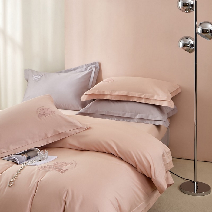 91家纺网 家纺一手货源 找家纺 LADY COCO 2024新款全棉翻盖式三边拉链四件套-东方好棉冠军熊系列 卡其色