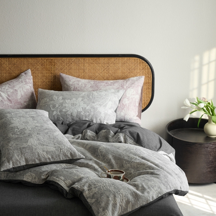 91家纺网 家纺一手货源 找家纺 安莱生活 2025新款蔷薇物语色织双层纱大提花基础款四件套 蔷薇物语-深灰