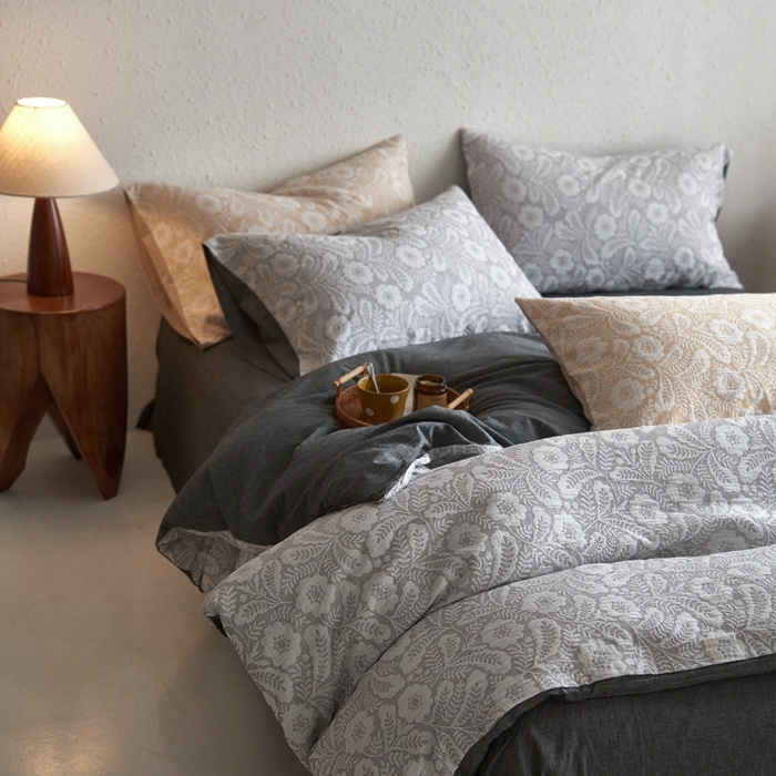 91家纺网 家纺一手货源 找家纺 安莱生活 2025新款凤尾花语色织双层纱大提花基础款四件套 凤尾花语-深灰