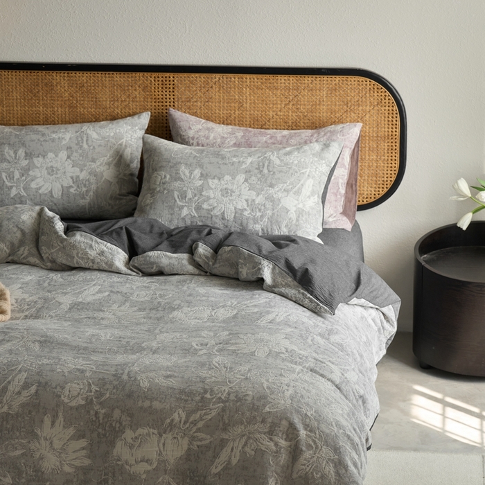 91家纺网 家纺一手货源 找家纺 安莱生活 2025新款蔷薇物语色织双层纱大提花基础款四件套 蔷薇物语-深灰