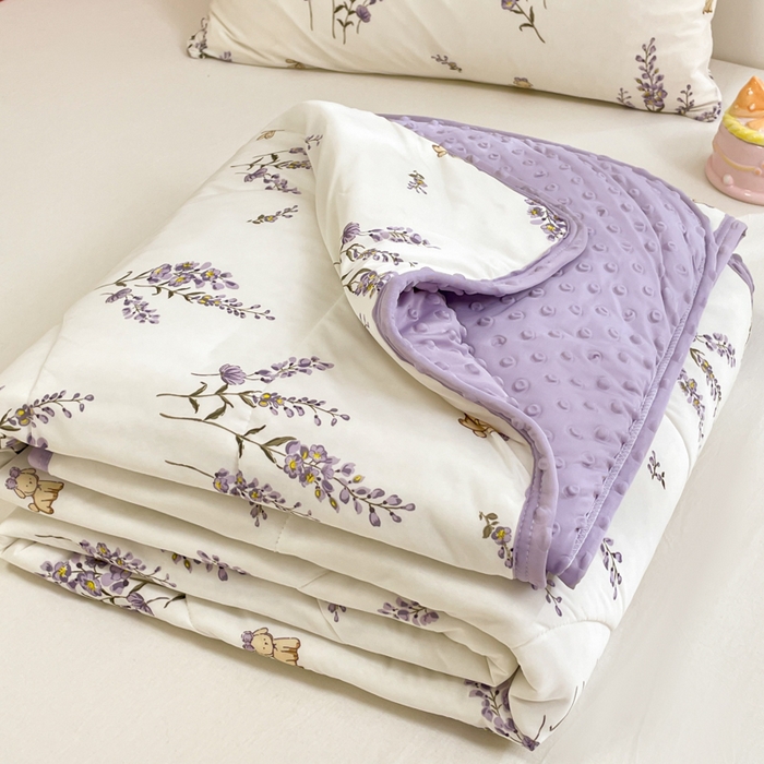 91家纺网 家纺一手货源 找家纺 美梦里 2024新款凉豆豆夏被空调被印花卡通库洛米夏凉被子 熏衣紫小狗