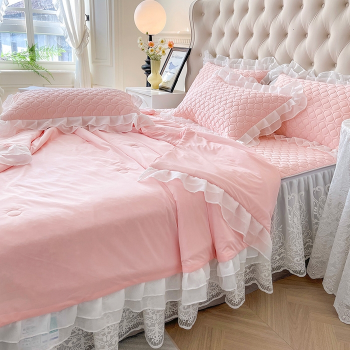 91家纺网 家纺一手货源 找家纺 虹星家纺 2024新款凉感丝印花可拆床裙套件-夏被凉席四件套 仙女粉