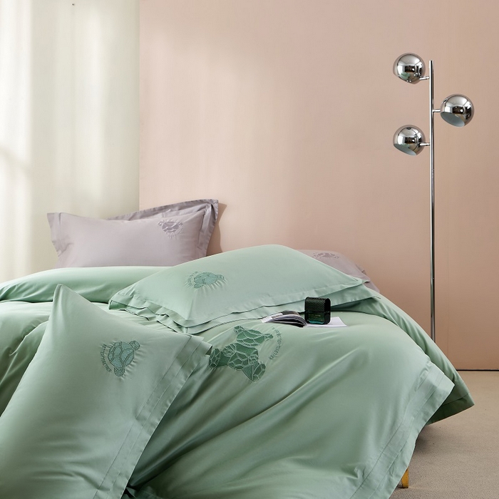 91家纺网 家纺一手货源 找家纺 LADY COCO 2024新款全棉翻盖式三边拉链四件套-东方好棉冠军熊系列 绿色