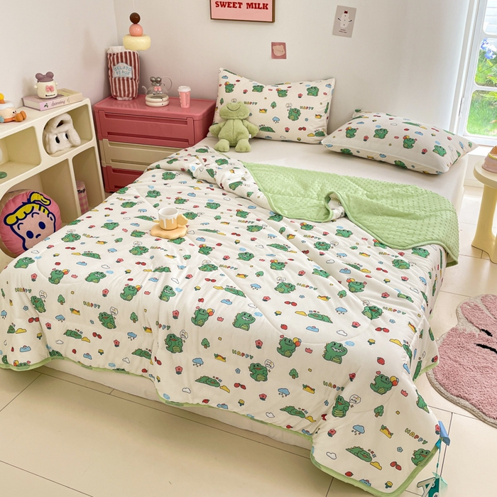 91家纺网 家纺一手货源 找家纺 美梦里 2024新款凉豆豆夏被空调被印花卡通库洛米夏凉被子 呆萌恐龙