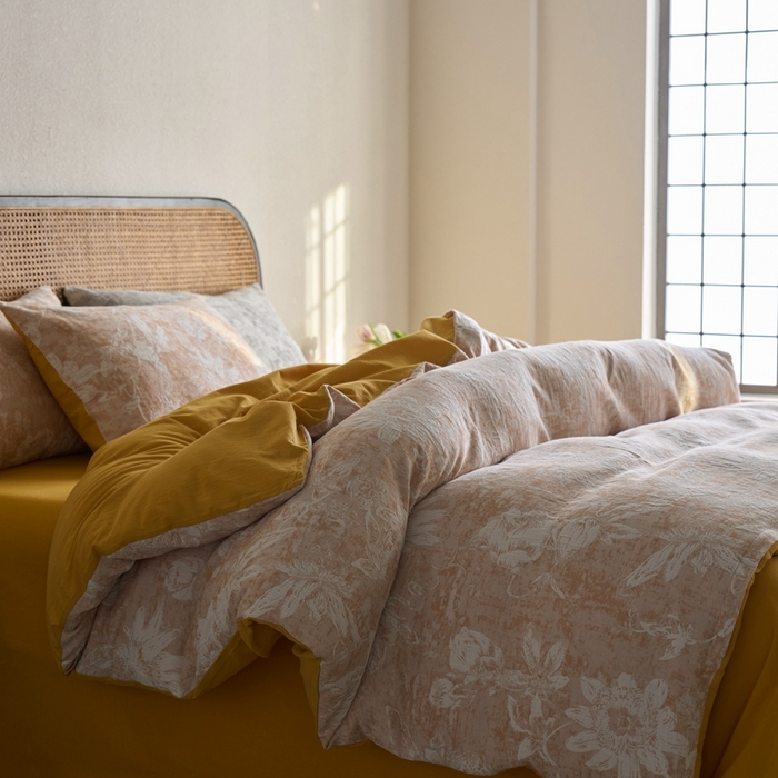 91家纺网 家纺一手货源 找家纺 安莱生活 2025新款蔷薇物语色织双层纱大提花基础款四件套 蔷薇物语-姜黄