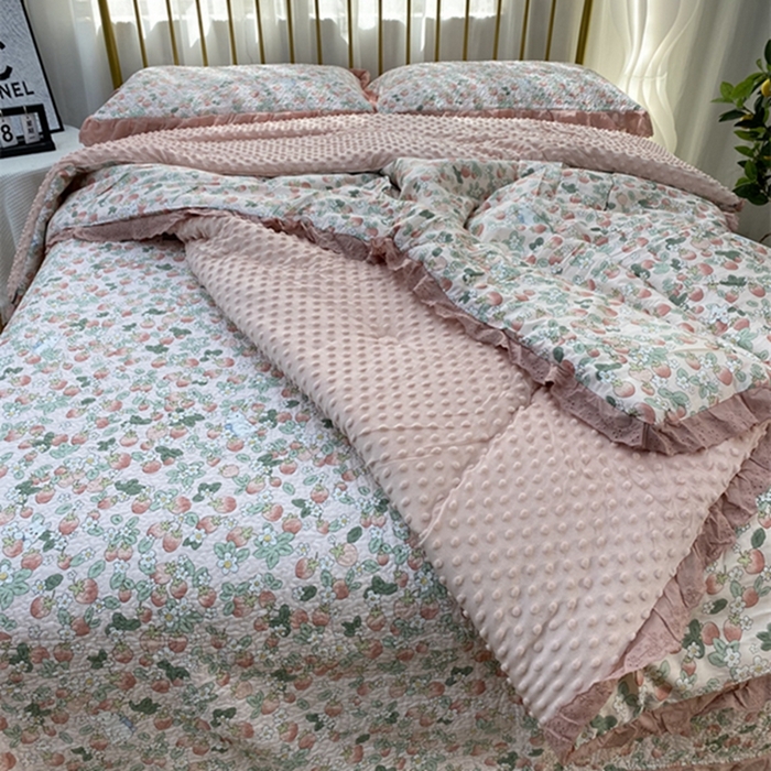 91家纺网 家纺一手货源 找家纺 暖居 2024新款豆豆被四件套 草莓多多