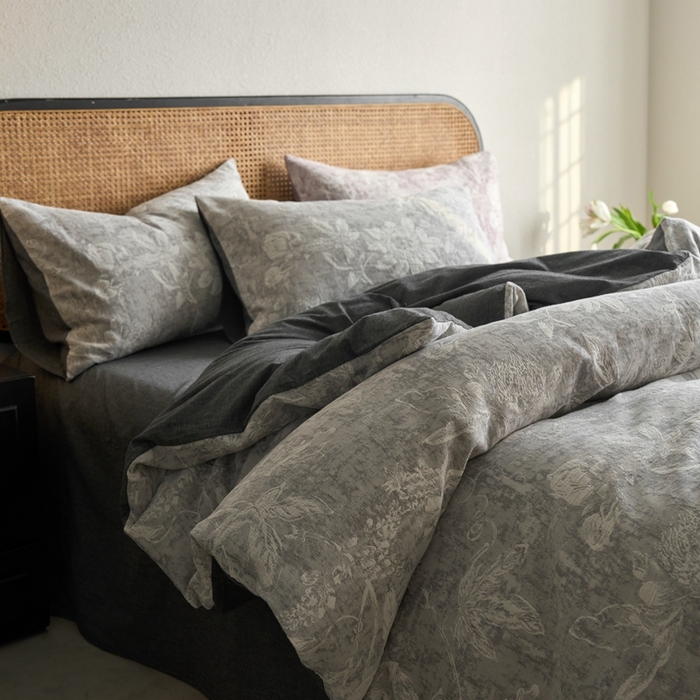 91家纺网 家纺一手货源 找家纺 安莱生活 2025新款蔷薇物语色织双层纱大提花基础款四件套 蔷薇物语-深灰