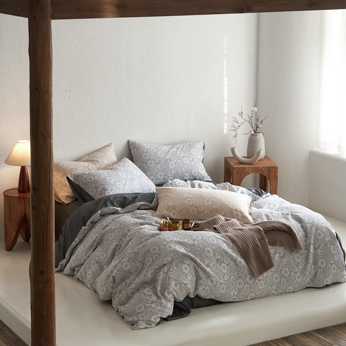 91家纺网 家纺一手货源 找家纺 安莱生活 2025新款凤尾花语色织双层纱大提花基础款四件套 凤尾花语-深灰