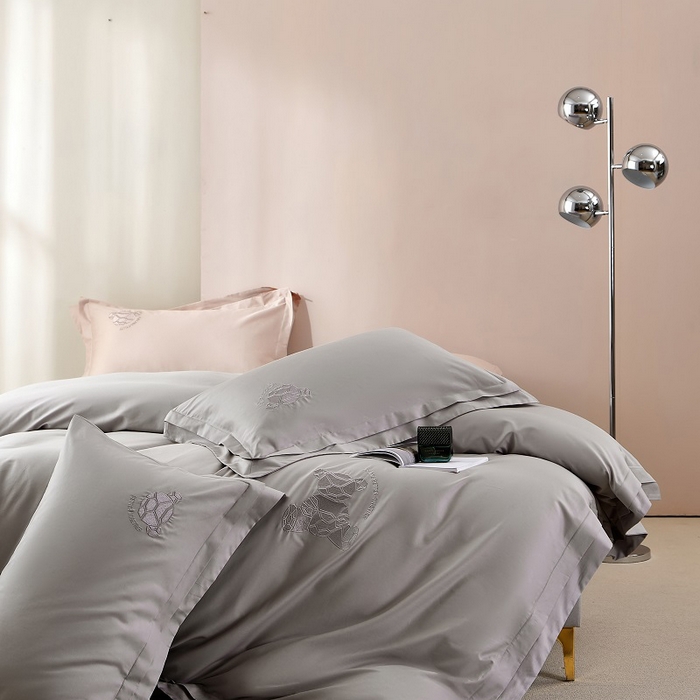 91家纺网 家纺一手货源 找家纺 LADY COCO 2024新款全棉翻盖式三边拉链四件套-东方好棉冠军熊系列 灰色