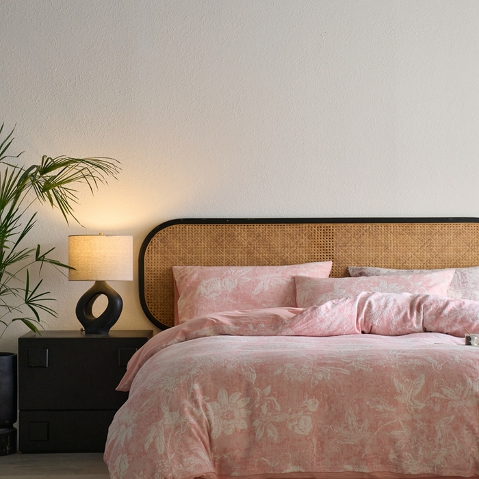 91家纺网 家纺一手货源 找家纺 安莱生活 2025新款蔷薇物语色织双层纱大提花基础款四件套 蔷薇物语-粉色