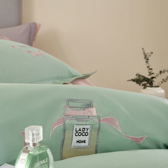 91家纺网 家纺一手货源 找家纺 LADY COCO 2024新款全棉翻盖式三边拉链四件套-东方好棉香水瓶系列 羽翠韵