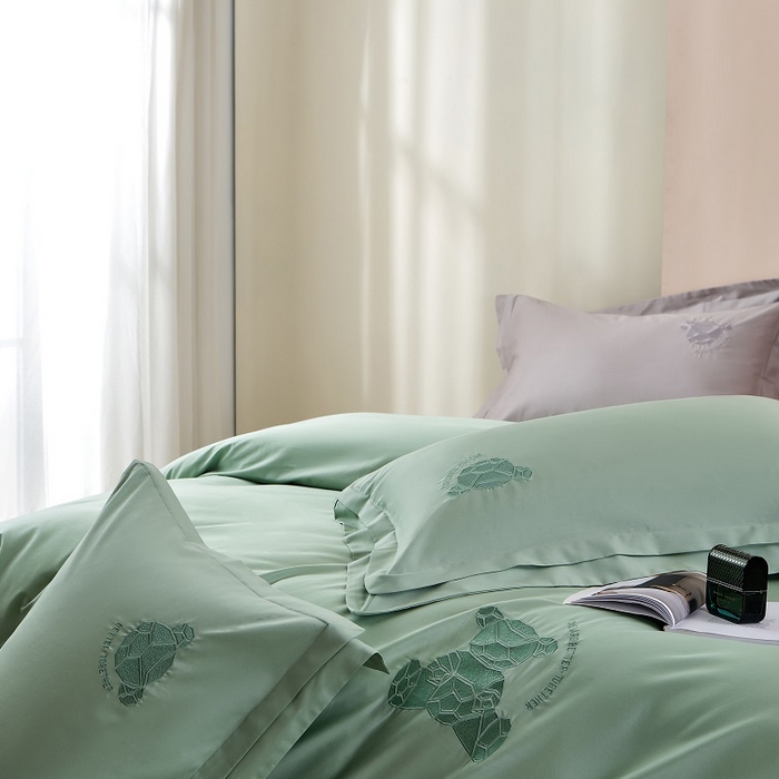 91家纺网 家纺一手货源 找家纺 LADY COCO 2024新款全棉翻盖式三边拉链四件套-东方好棉冠军熊系列 绿色