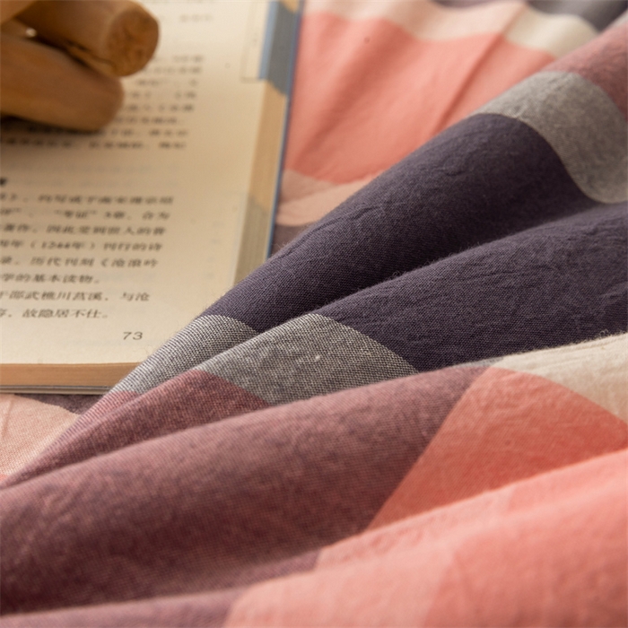 91家纺网 家纺一手货源 找家纺 21度C 2024新款A类全棉色织水洗棉棉花夏被 粉灰中格