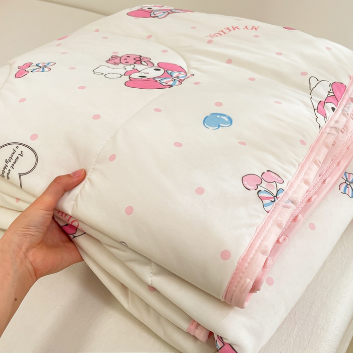 91家纺网 家纺一手货源 找家纺 美梦里 2024新款凉豆豆夏被空调被印花卡通库洛米夏凉被子 甜心美乐蒂