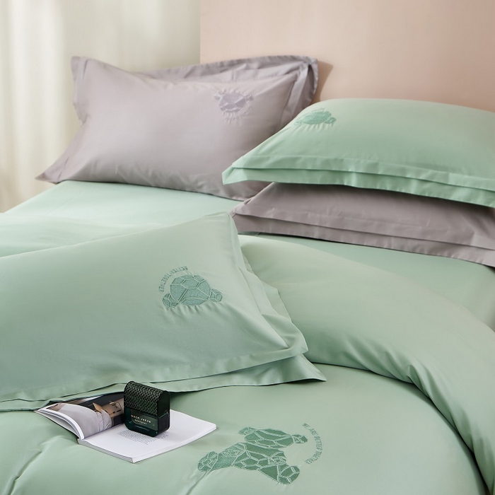 91家纺网 家纺一手货源 找家纺 LADY COCO 2024新款全棉翻盖式三边拉链四件套-东方好棉冠军熊系列 绿色