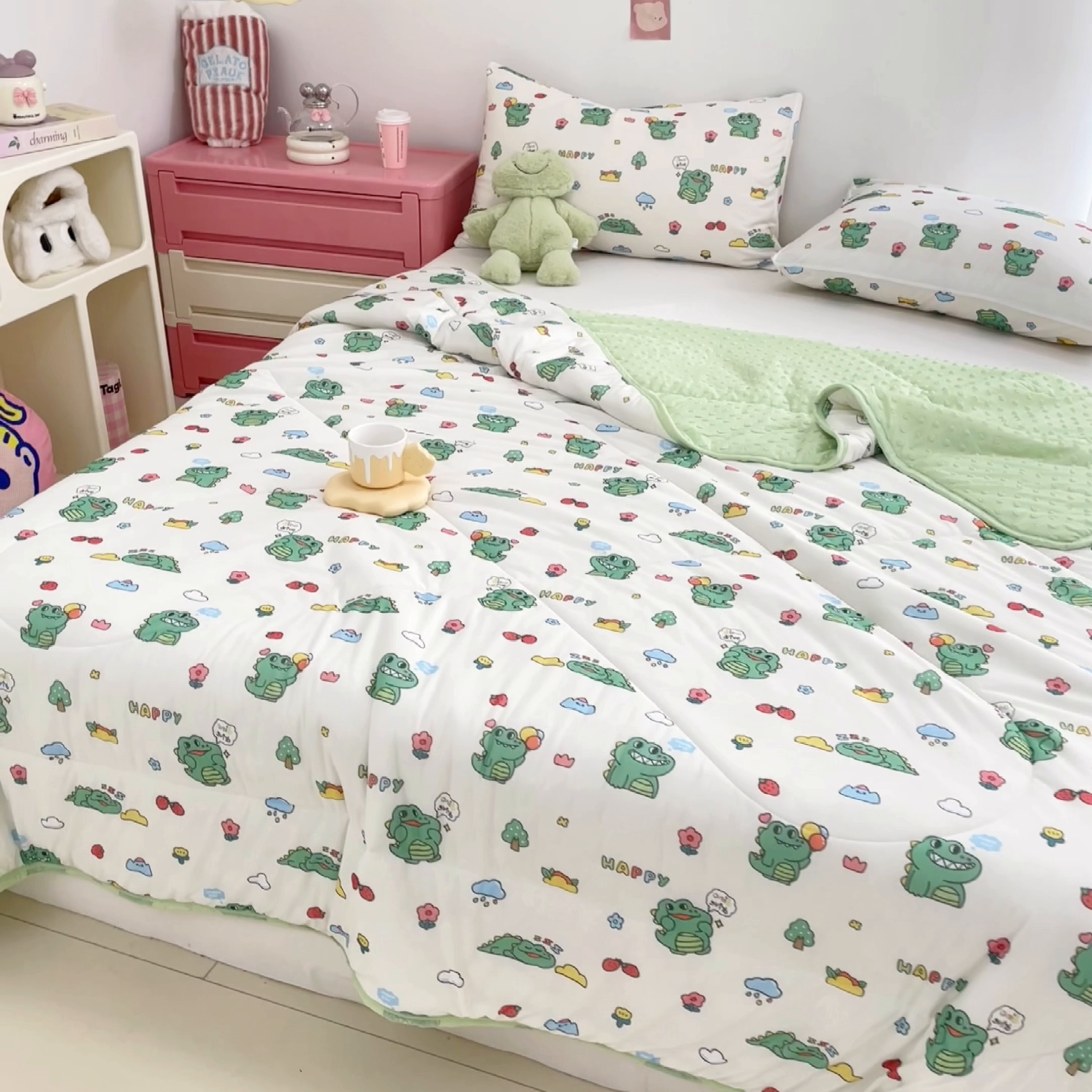 91家纺网 家纺一手货源 找家纺 美梦里 2024新款凉豆豆夏被空调被印花卡通库洛米夏凉被子 呆萌恐龙