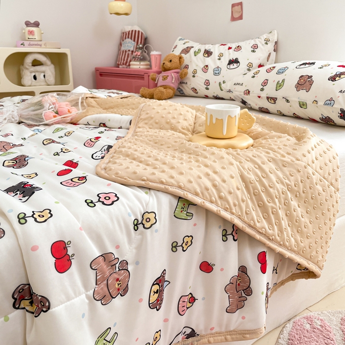 91家纺网 家纺一手货源 找家纺 美梦里 2024新款凉豆豆夏被空调被印花卡通库洛米夏凉被子 动物派对