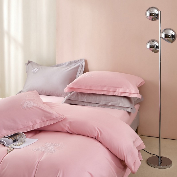 91家纺网 家纺一手货源 找家纺 （总）LADY COCO 2024新款全棉翻盖式三边拉链四件套-东方好棉冠军熊系列