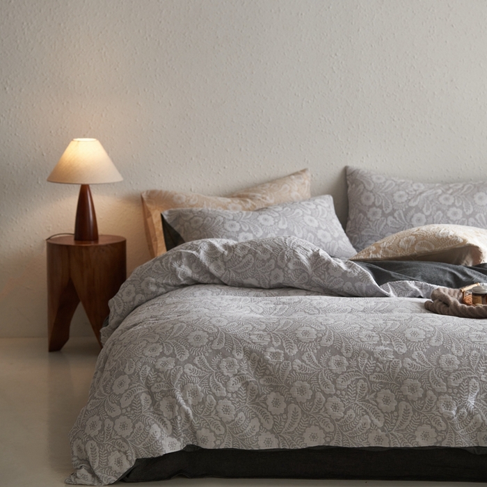 91家纺网 家纺一手货源 找家纺 安莱生活 2025新款凤尾花语色织双层纱大提花基础款四件套 凤尾花语-深灰