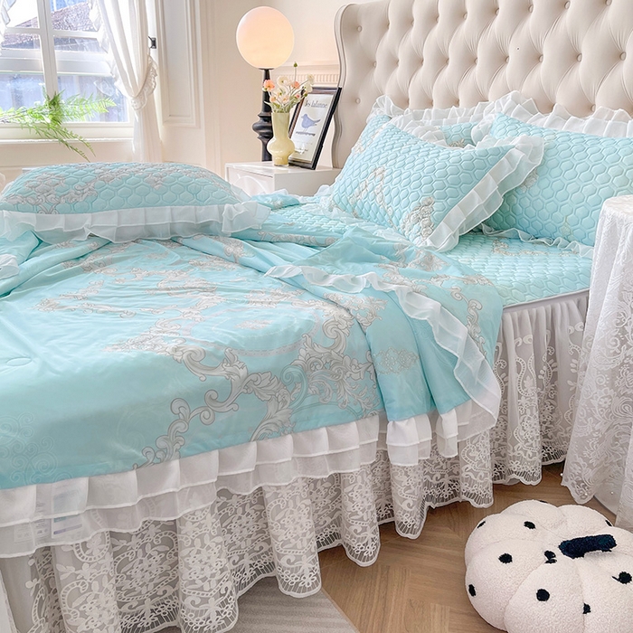 91家纺网 家纺一手货源 找家纺 虹星家纺 2024新款凉感丝印花可拆床裙套件-夏被凉席四件套 罗马之恋