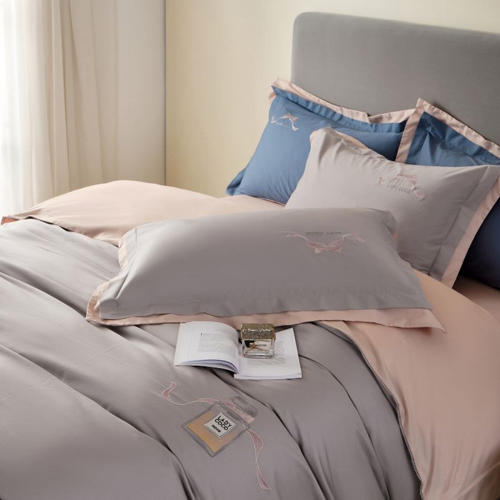 91家纺网 家纺一手货源 找家纺 LADY COCO 2024新款全棉翻盖式三边拉链四件套-东方好棉香水瓶系列 轻纱灰