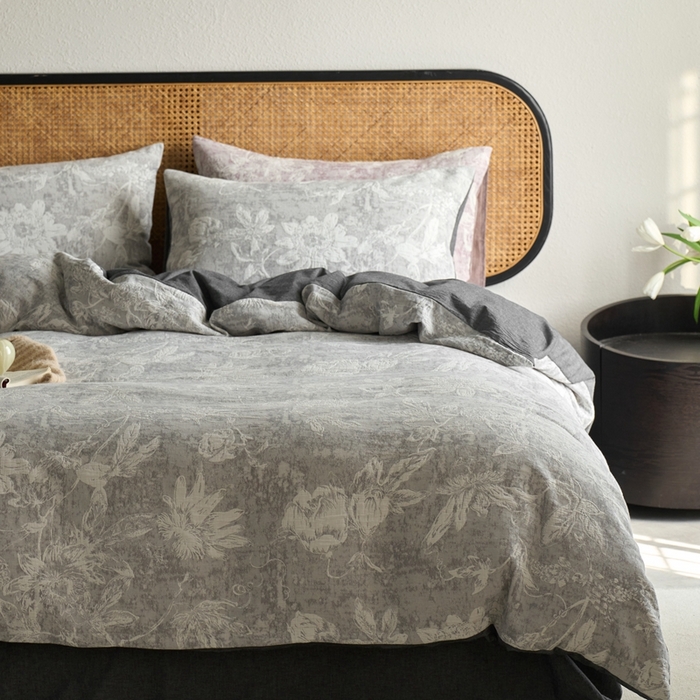 91家纺网 家纺一手货源 找家纺 安莱生活 2025新款蔷薇物语色织双层纱大提花基础款四件套 蔷薇物语-深灰