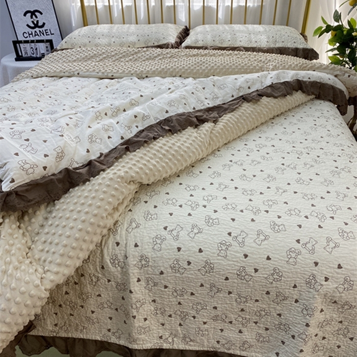 91家纺网 家纺一手货源 找家纺 暖居 2024新款豆豆被四件套 贝贝熊