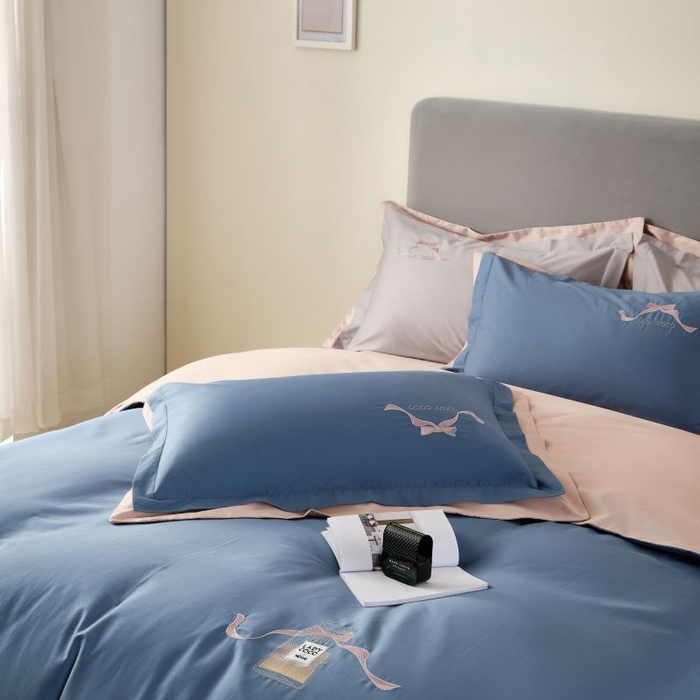 91家纺网 家纺一手货源 找家纺 LADY COCO 2024新款全棉翻盖式三边拉链四件套-东方好棉香水瓶系列 宁静蓝