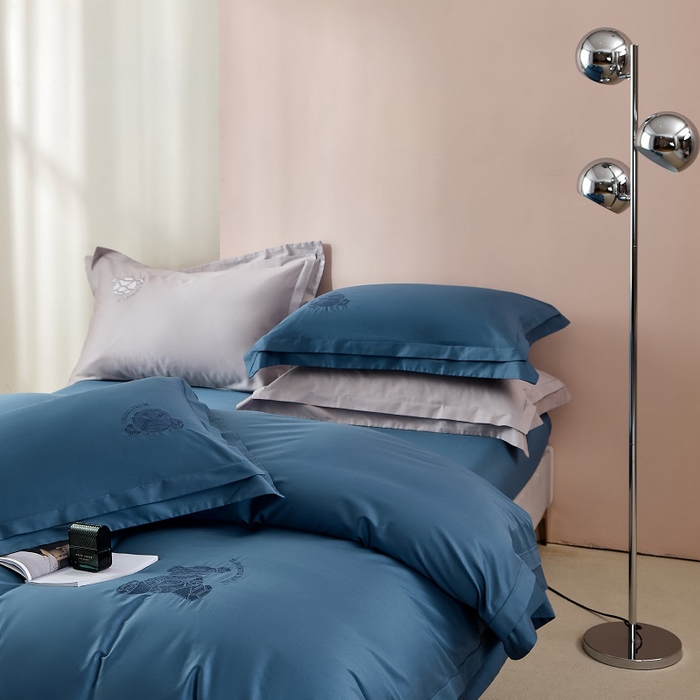 91家纺网 家纺一手货源 找家纺 LADY COCO 2024新款全棉翻盖式三边拉链四件套-东方好棉冠军熊系列 蓝色