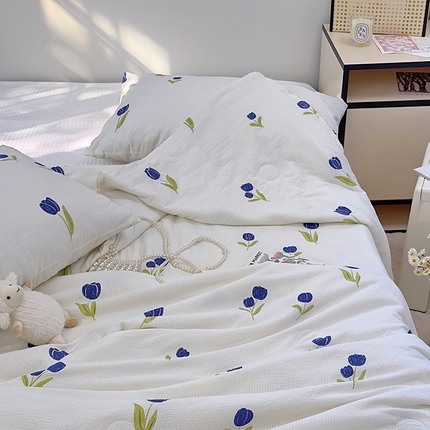 91家纺网 家纺一手货源 找家纺 （总）TT.one 塔塔家居 2025新款有氧泡泡棉云朵皱皱棉小花边夏被