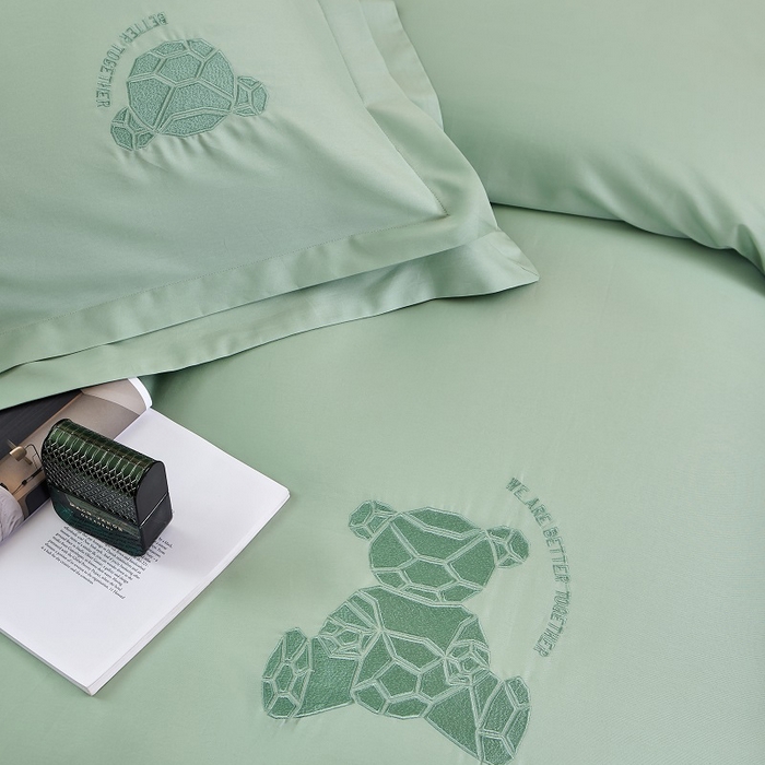 91家纺网 家纺一手货源 找家纺 LADY COCO 2024新款全棉翻盖式三边拉链四件套-东方好棉冠军熊系列 绿色