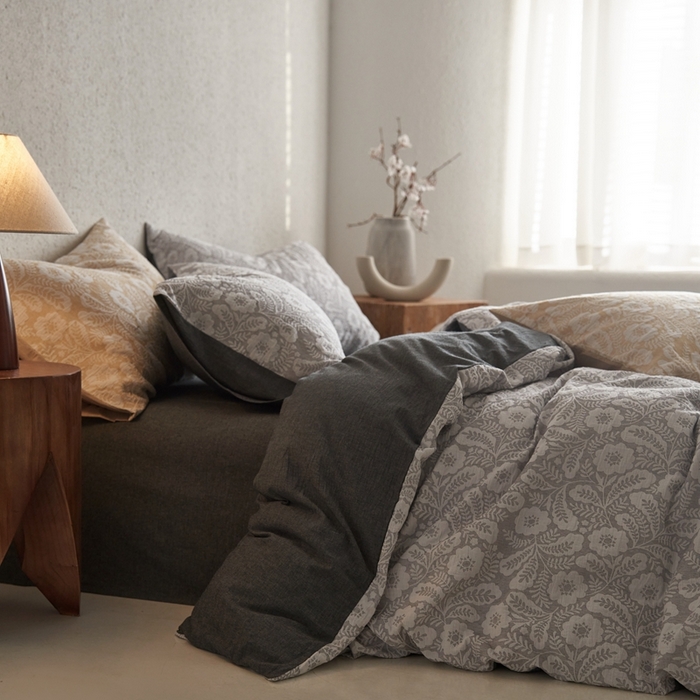 91家纺网 家纺一手货源 找家纺 安莱生活 2025新款凤尾花语色织双层纱大提花基础款四件套 凤尾花语-深灰