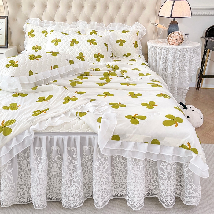 91家纺网 家纺一手货源 找家纺 虹星家纺 2024新款凉感丝印花可拆床裙套件-夏被凉席四件套 三叶星草