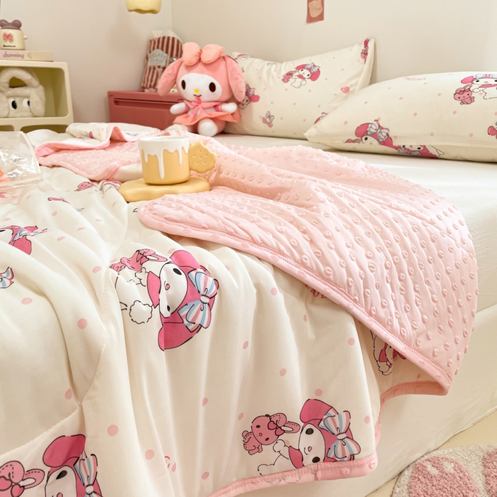 91家纺网 家纺一手货源 找家纺 美梦里 2024新款凉豆豆夏被空调被印花卡通库洛米夏凉被子 甜心美乐蒂