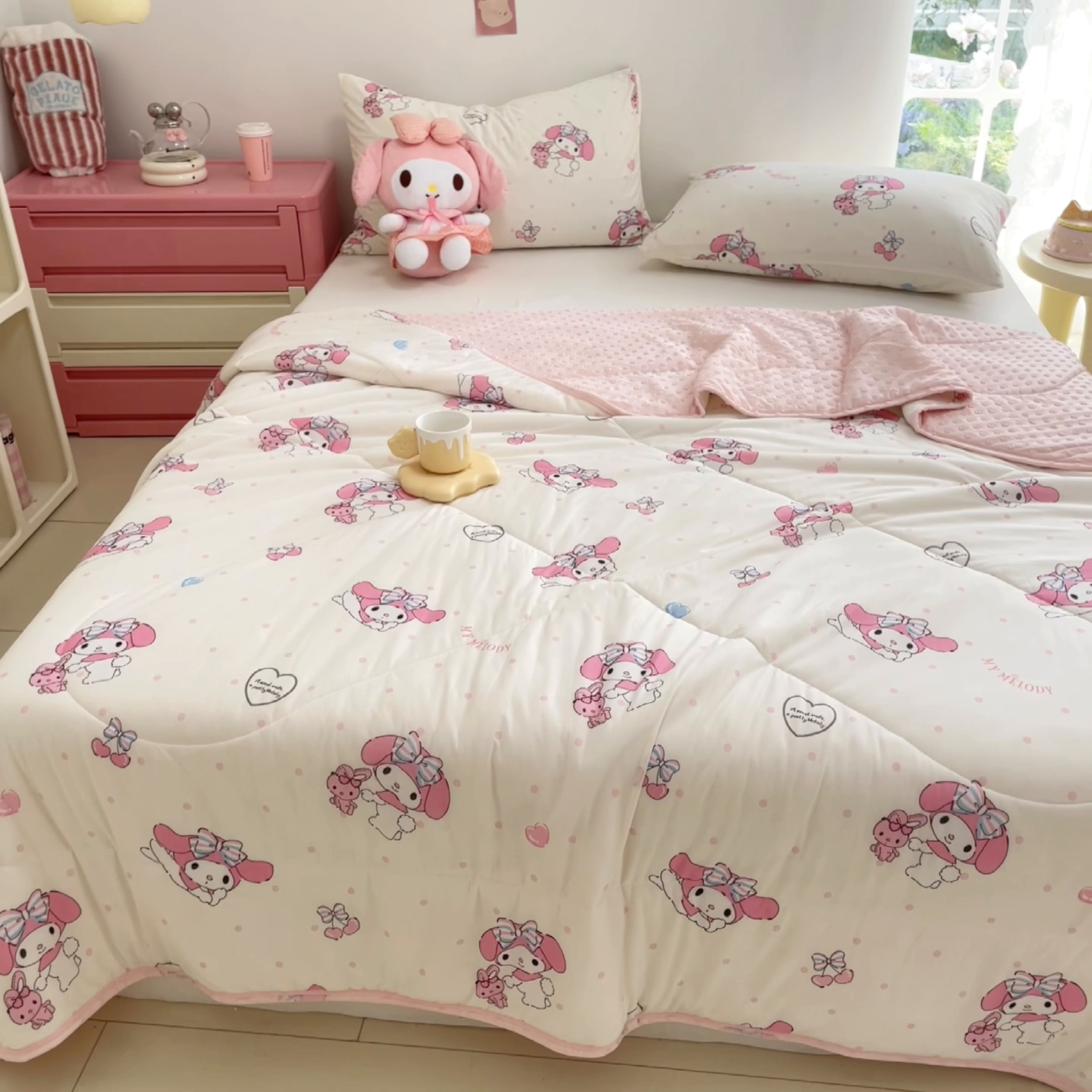 91家纺网 家纺一手货源 找家纺 美梦里 2024新款凉豆豆夏被空调被印花卡通库洛米夏凉被子 甜心美乐蒂