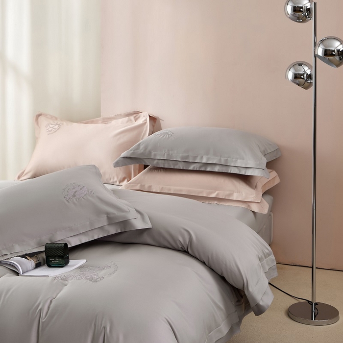 91家纺网 家纺一手货源 找家纺 LADY COCO 2024新款全棉翻盖式三边拉链四件套-东方好棉冠军熊系列 灰色