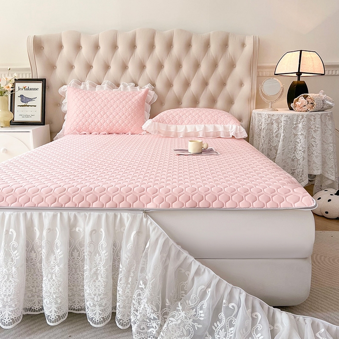 91家纺网 家纺一手货源 找家纺 虹星家纺 2024新款凉感丝印花可拆床裙套件-三件套 仙女粉