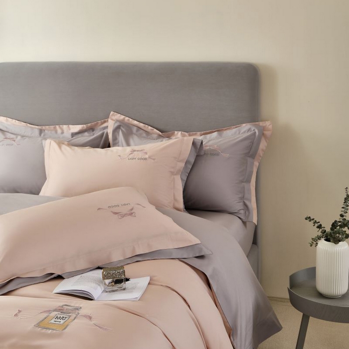 91家纺网 家纺一手货源 找家纺 LADY COCO 2024新款全棉翻盖式三边拉链四件套-东方好棉香水瓶系列 目光色