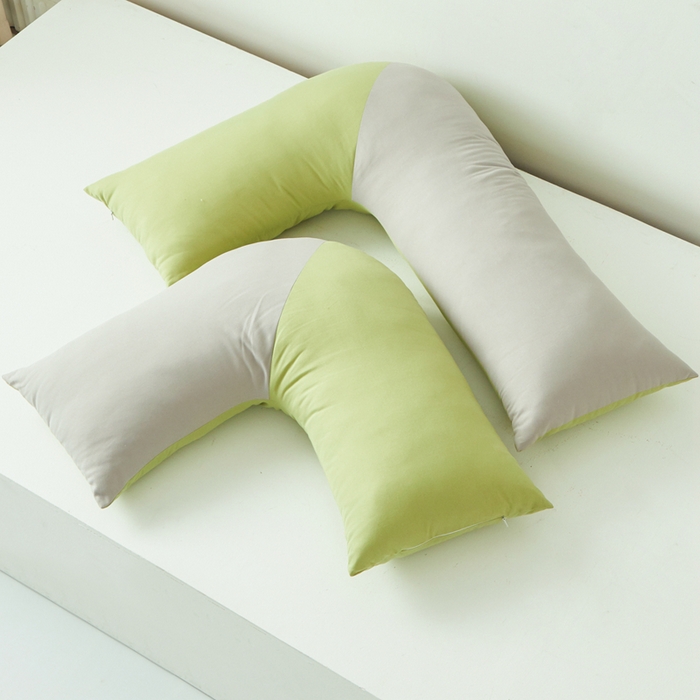 91家纺网 家纺一手货源 找家纺 星芯合家纺 2024新款懒床熟睡陪伴抱枕L型 拼色款 L型多功能枕 灰绿拼