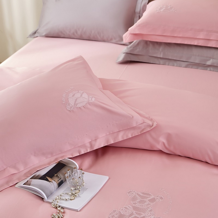 91家纺网 家纺一手货源 找家纺 （总）LADY COCO 2024新款全棉翻盖式三边拉链四件套-东方好棉冠军熊系列