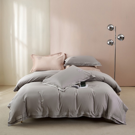 91家纺网 家纺一手货源 找家纺 LADY COCO 2024新款全棉翻盖式三边拉链四件套-东方好棉冠军熊系列 灰色