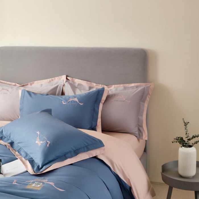 91家纺网 家纺一手货源 找家纺 LADY COCO 2024新款全棉翻盖式三边拉链四件套-东方好棉香水瓶系列 宁静蓝