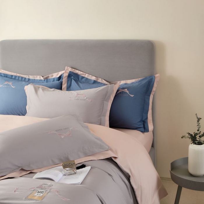 91家纺网 家纺一手货源 找家纺 LADY COCO 2024新款全棉翻盖式三边拉链四件套-东方好棉香水瓶系列 轻纱灰