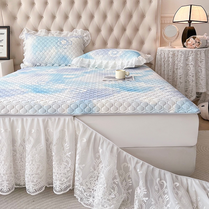 91家纺网 家纺一手货源 找家纺 虹星家纺 2024新款凉感丝印花可拆床裙套件-三件套 花花梦境