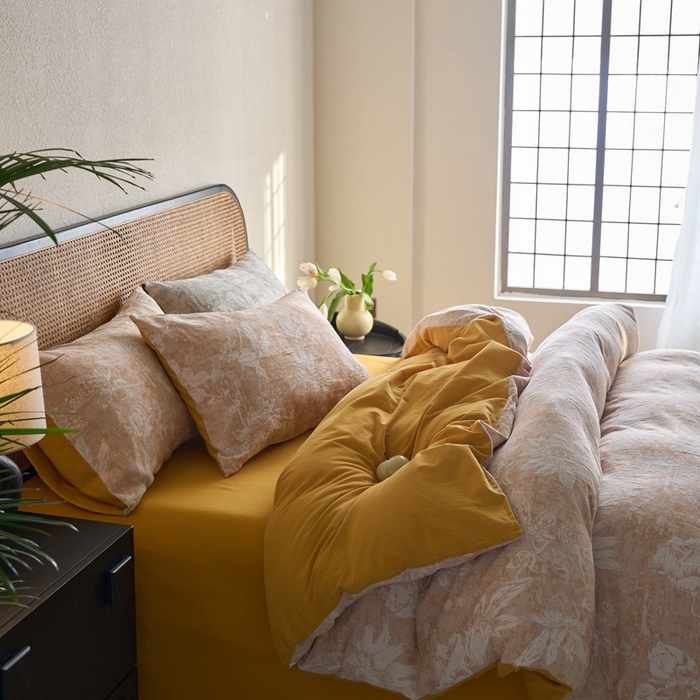 91家纺网 家纺一手货源 找家纺 安莱生活 2025新款蔷薇物语色织双层纱大提花基础款四件套 蔷薇物语-姜黄