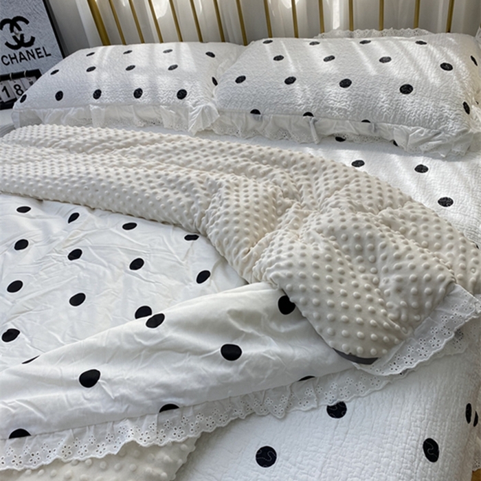 91家纺网 家纺一手货源 找家纺 暖居 2024新款豆豆被四件套 波点白