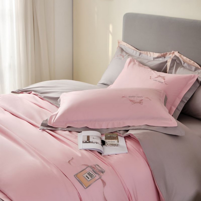 91家纺网 家纺一手货源 找家纺 LADY COCO 2024新款全棉翻盖式三边拉链四件套-东方好棉香水瓶系列 蔷薇粉