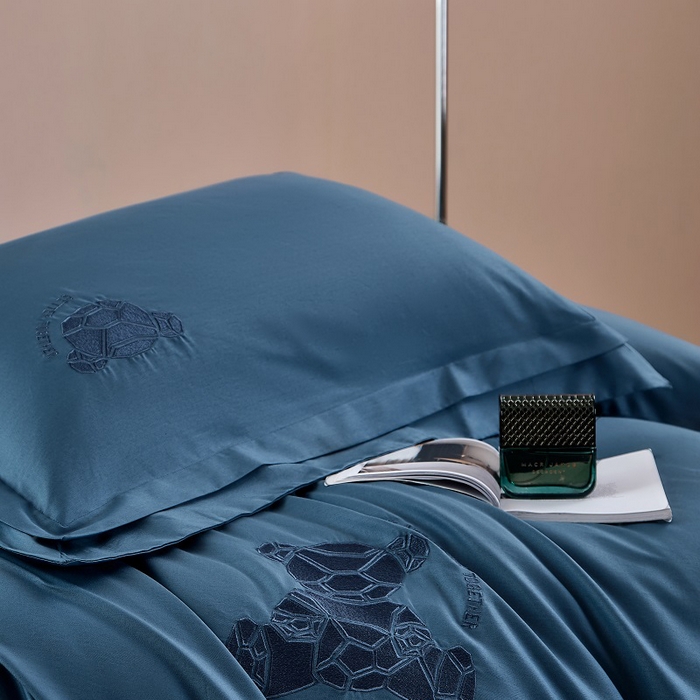 91家纺网 家纺一手货源 找家纺 LADY COCO 2024新款全棉翻盖式三边拉链四件套-东方好棉冠军熊系列 蓝色