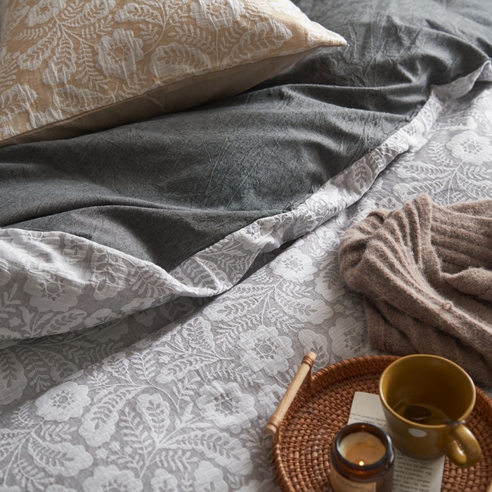 91家纺网 家纺一手货源 找家纺 安莱生活 2025新款凤尾花语色织双层纱大提花基础款四件套 凤尾花语-深灰