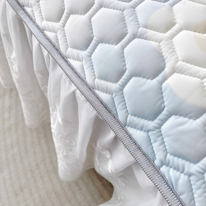 91家纺网 家纺一手货源 找家纺 虹星家纺 2024新款凉感丝印花可拆床裙套件-三件套 花花梦境